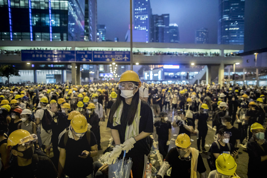 2019年6月12日,一名示威者在夏慤道。