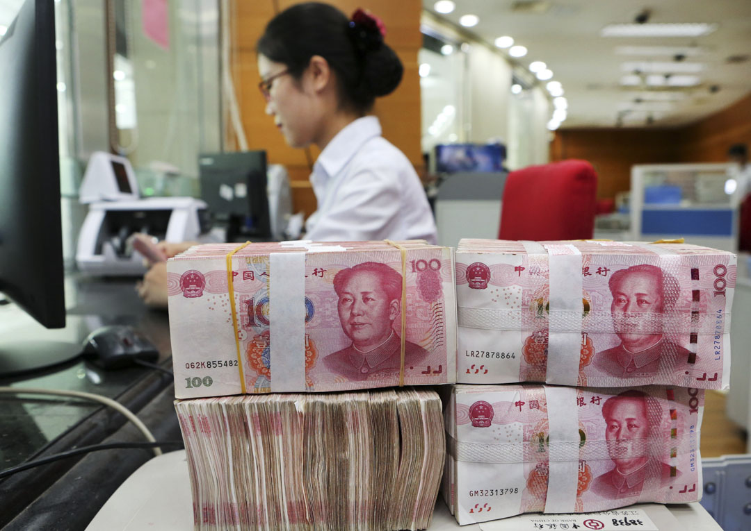 贸易战以来,人民币的指导价一直在稳步降低,人民币兑美元汇率一度跌落至6.9。