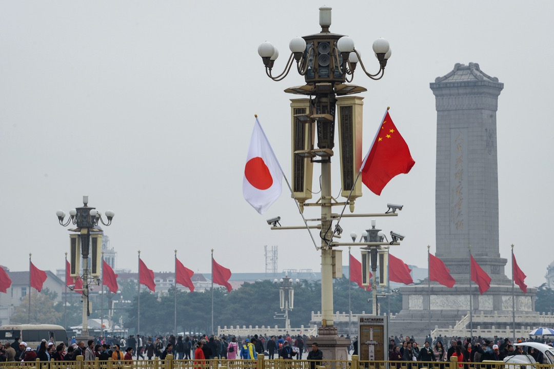 在這樣冷熱交織的兩國關係當中,日本政府的對中政策,基本上仍是以加深兩國友好為方向。