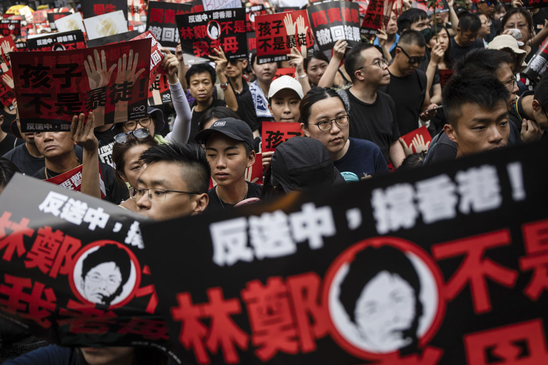 2019年6月16日,香港民陣發起第四次反對《逃犯條例》修訂大遊行,當中不少標語都是要求特首林鄭月娥下台 。
