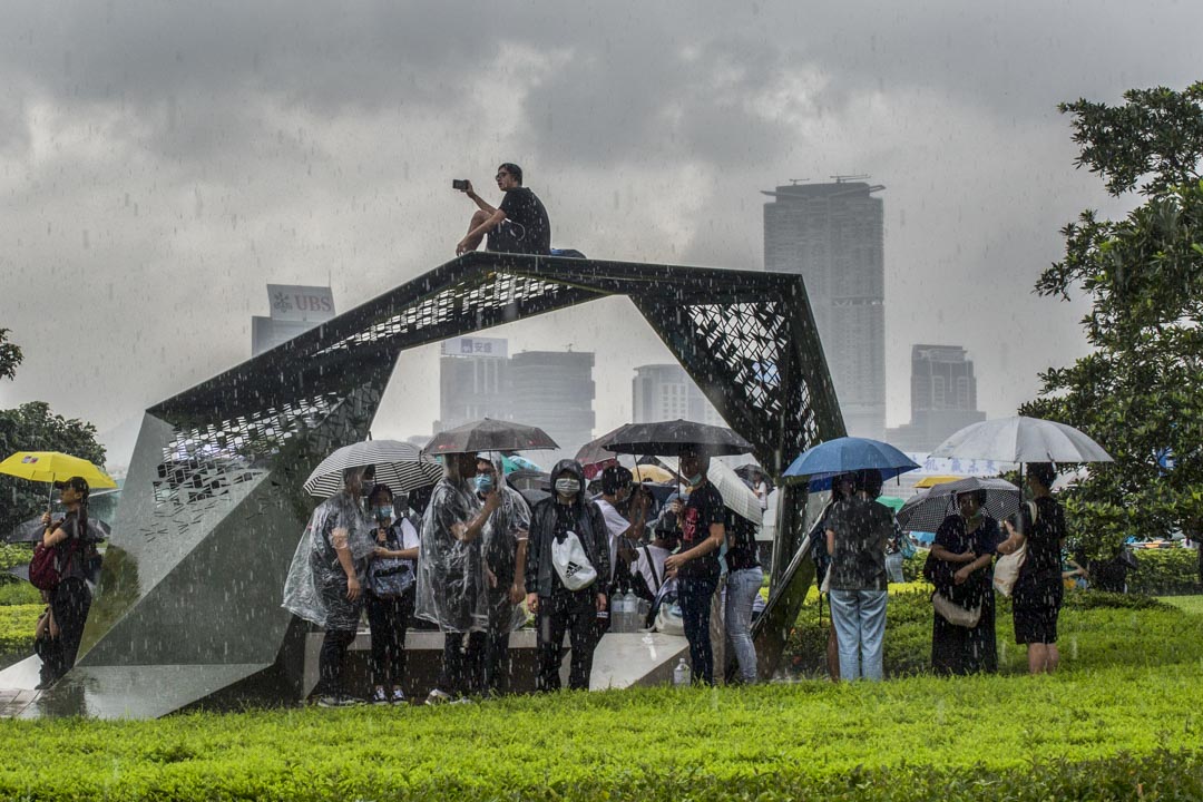 2019年6月12日,佔領金鐘期間下雨。