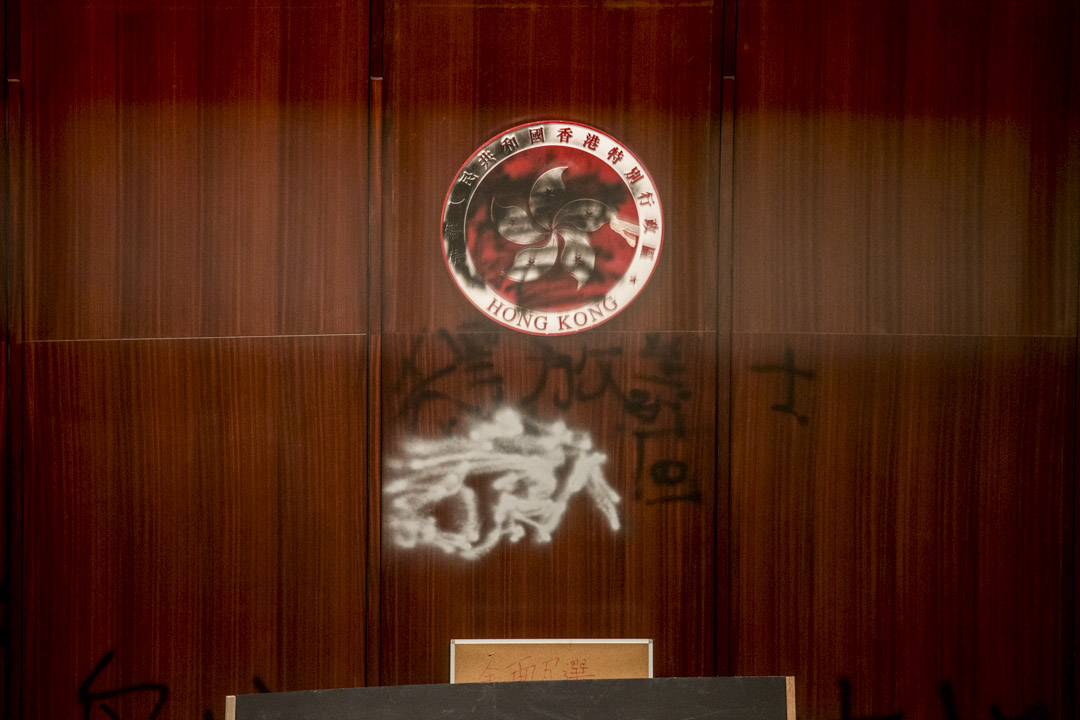2019年7月1日，示威者成功突破佔領立法會。