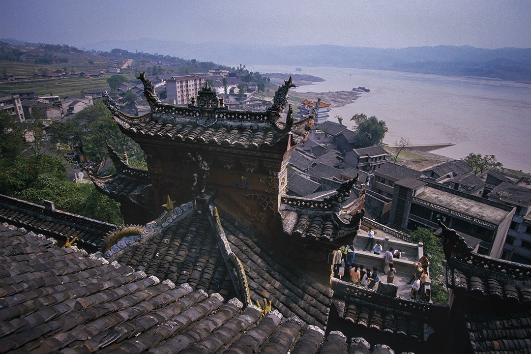 1997年10月1日,從豐都看長江,這座城市在三峽大壩建成後受到影響。