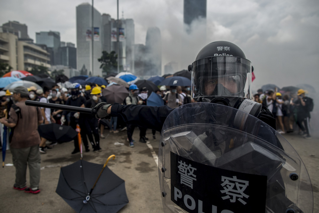 2019年6月12日,警方进行金钟的清场行动。