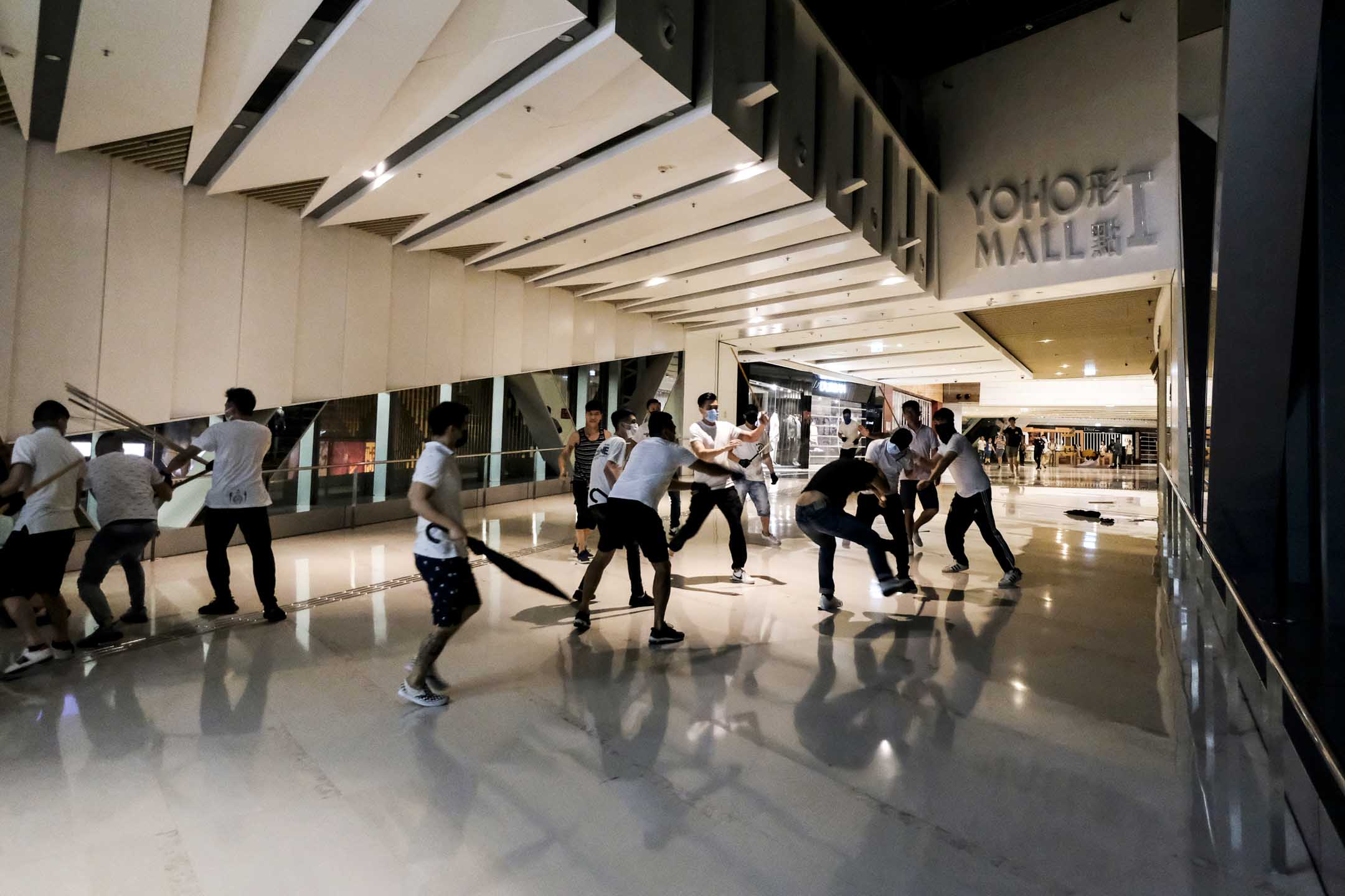 2019年7月22日,約凌晨12時29分,大批白衣人撬開鐵閘衝進元朗港鐵站,以棍棒等物件打市民,並追打至商場。