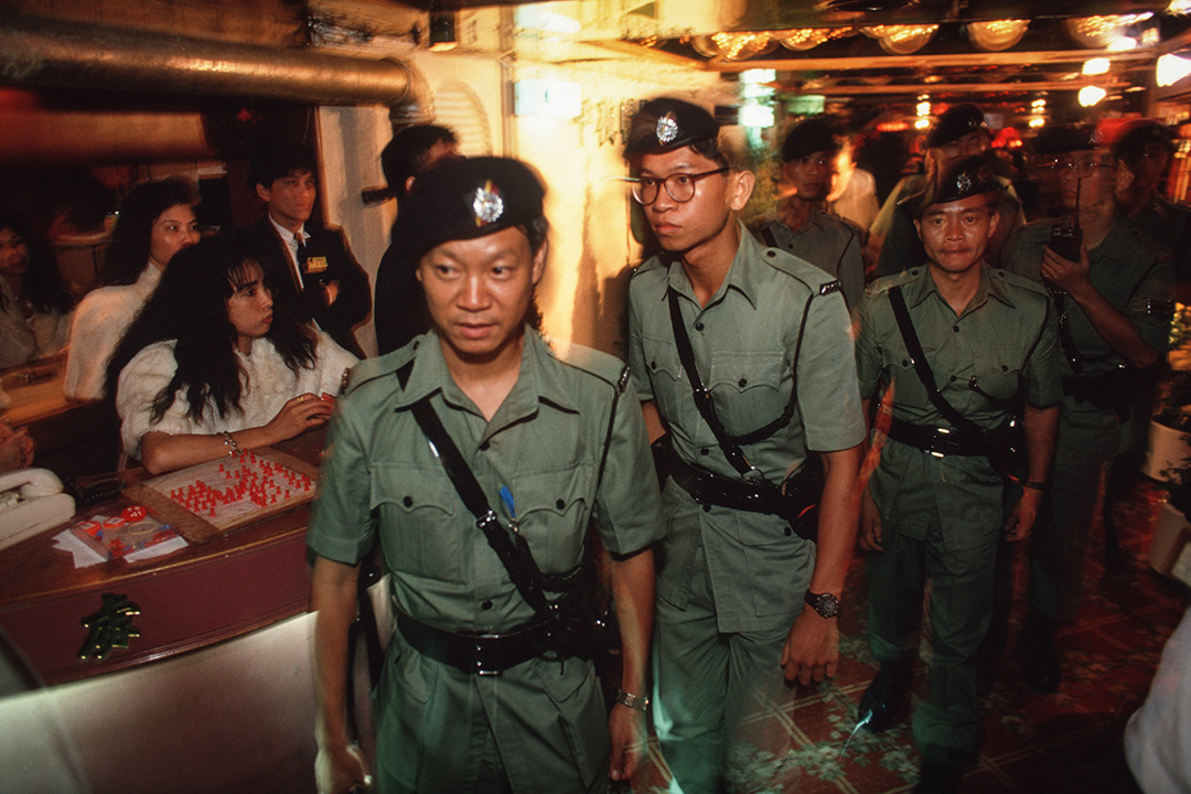 1992年8月1日,警方突擊搜查旺角的非法賣淫活動。
