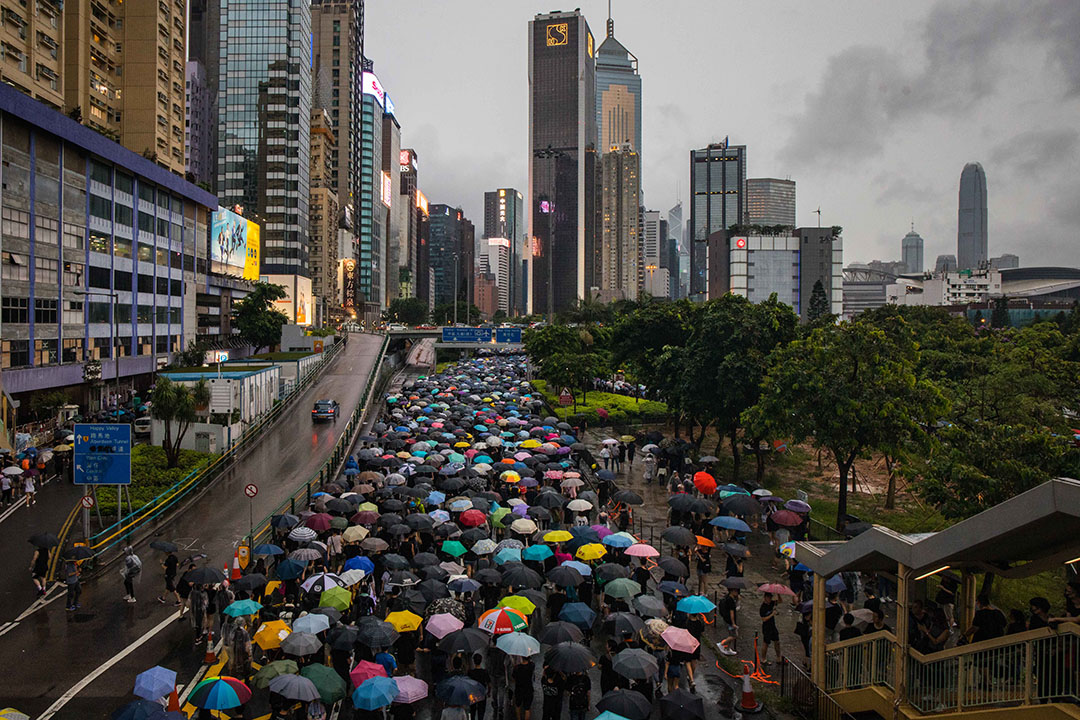 2019年8月18日,民陣在香港維園發起集會,訴求為「煞停警黑亂港 落實五大訴求」,參與集會的市民身穿黑衣,人潮龐大,由於大雨,市民紛紛舉起雨傘。