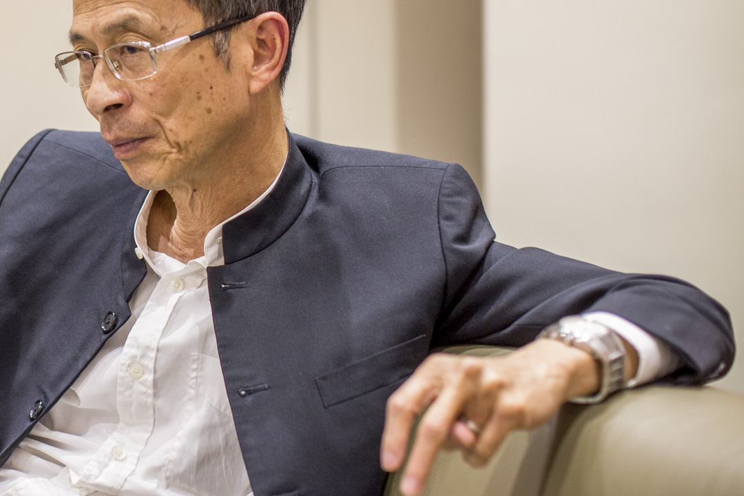 作為一個「仍然相信一國兩制的人」,曾鈺成仍希望搭橋,儘管橋已經越發脆弱。