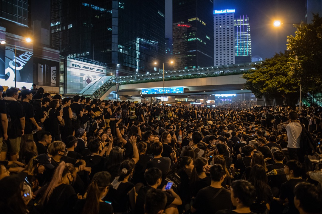 2019年6月16日,由民陣發起的反送中遊行有200萬人出席,遊行後,示威者佔據夏慤道。