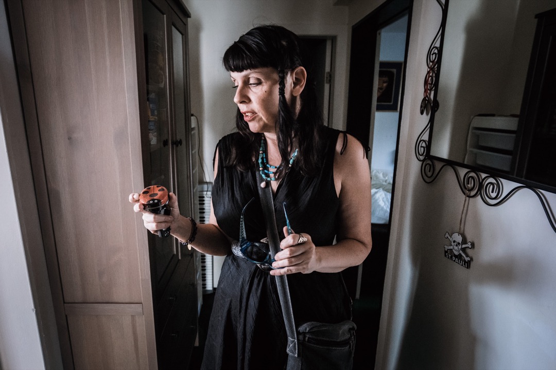 詩人和行動家比吉塔(Birgitta Jonsdóttir)聯合創建了「冰島海盜黨」(Icelandic Pirate Party)。