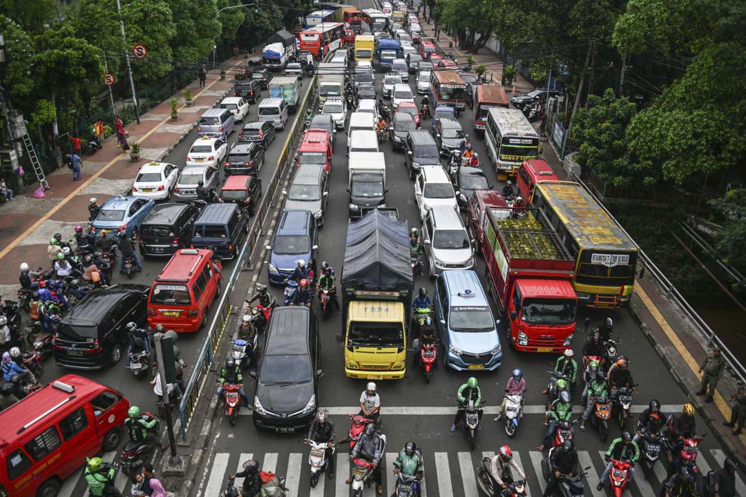 Gojek在印尼發家於坐擁3000萬人口的「世界最堵車城市」雅加達。摩托車能夠應付狹窄的空間,「藐視」交通規則,通過繞道避開高度擁擠的路段,比起轎車更顯優勢。