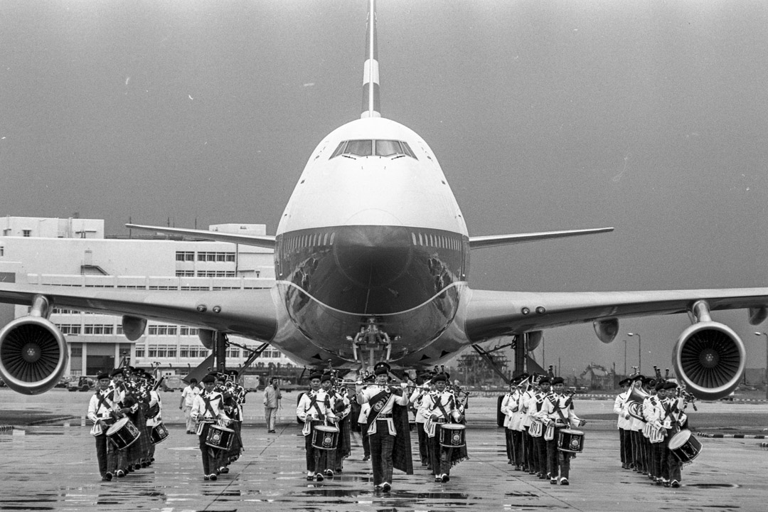 1979年第一架波音747的到来,国泰得以开通前往伦敦、巴黎、洛杉矶等地的远程国际航线,业务版图伸向全球。