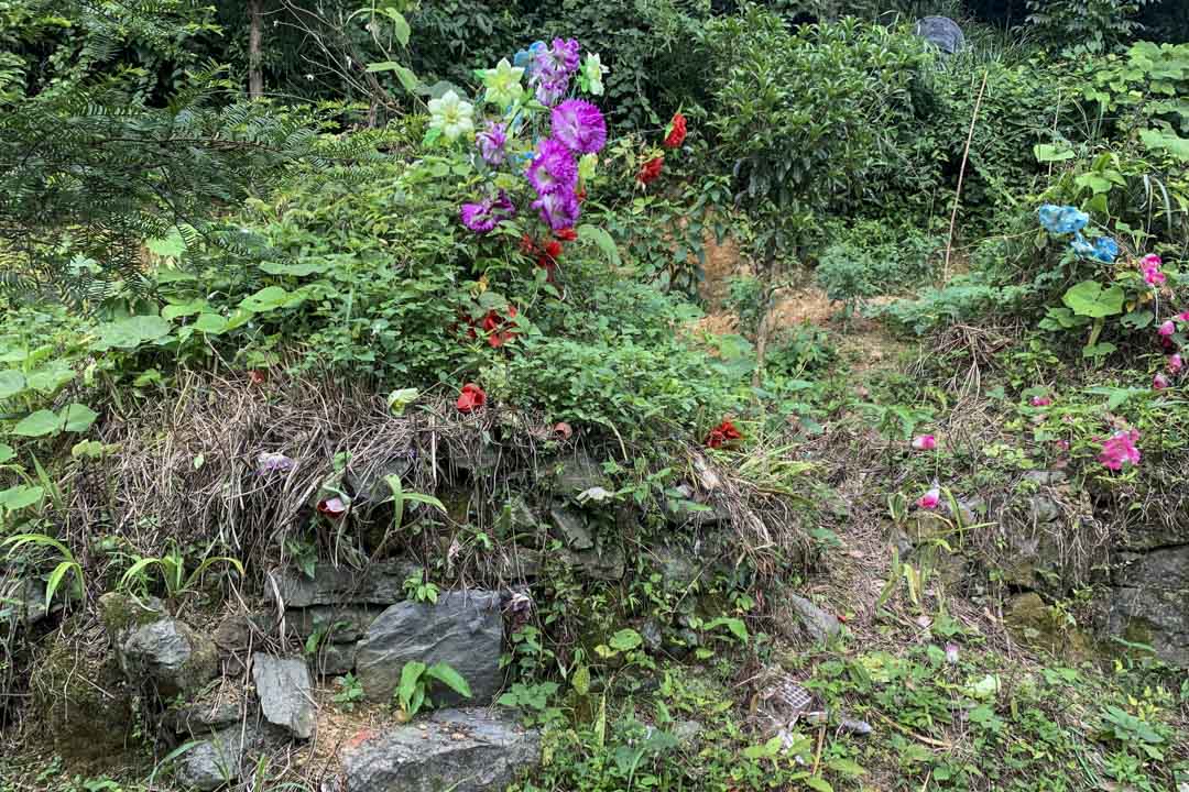 三江村村民为黄天辉建的无字碑。
