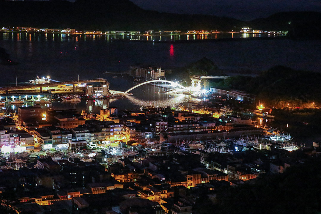 2019年10月1日,南方澳跨港大橋突然垮塌,斷裂的橋體沉入海中,壓垮三艘漁船,導致船上6名外籍漁工死亡,9名外籍漁工不同程度受傷。