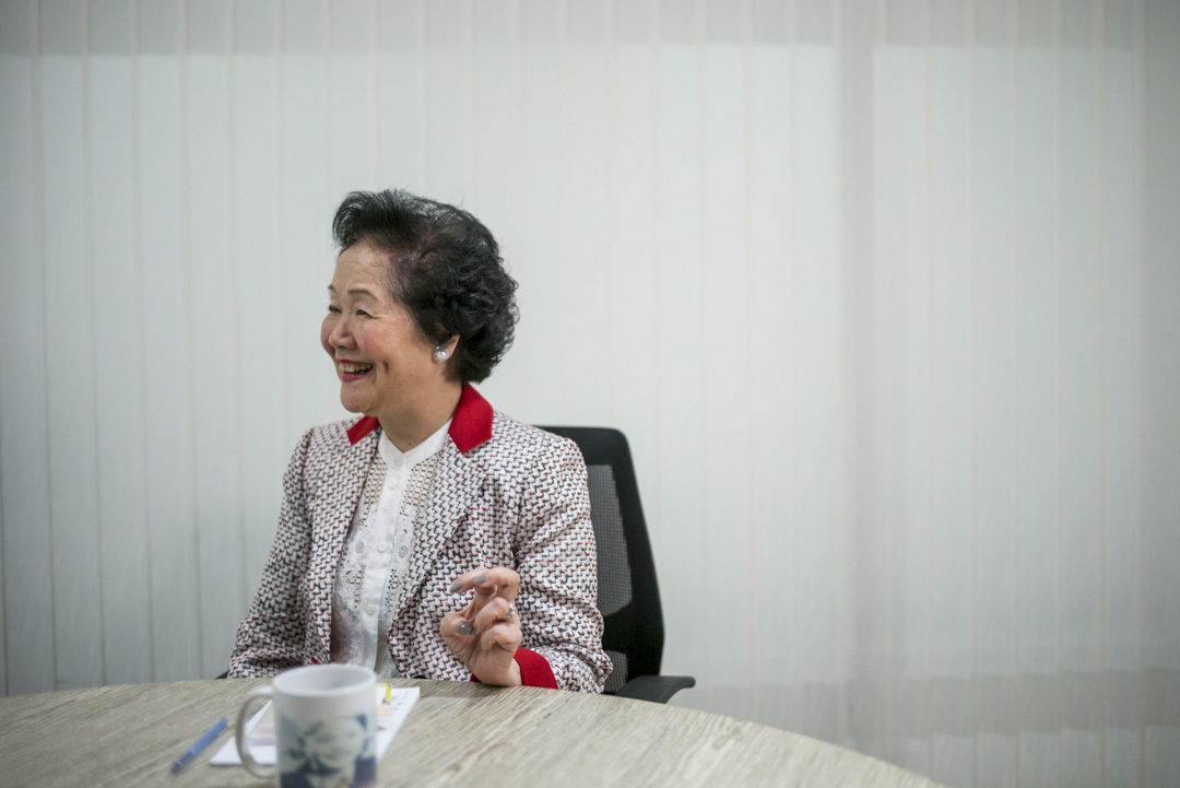 陈方安生说,“香港对我的家庭是非常好,我有责任回馈,无论是游说工作,在本地推动民主,我都尽量去做。我明年都80了,有一日精神,一日都会为香港做事。”