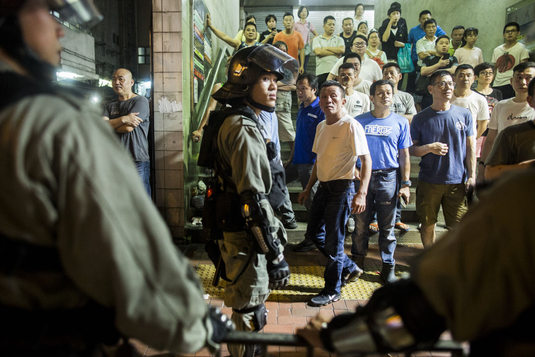 2019年8月11日,晚上北角大量警察戒備,其後清場並未遇到阻撓,圍觀者們一邊喊著阿sir加油,一邊後退。
