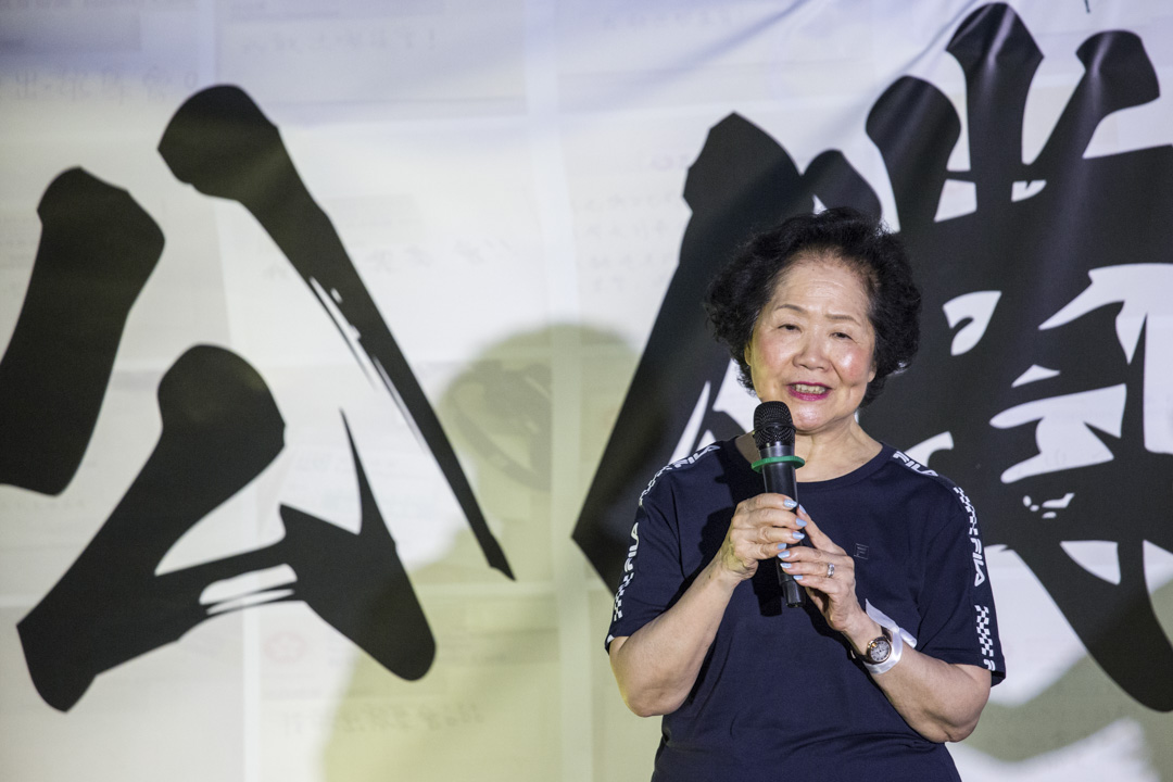 2019年8月2日,香港公务员在中环遮打花园发起的集会,陈方安生上台发言。
