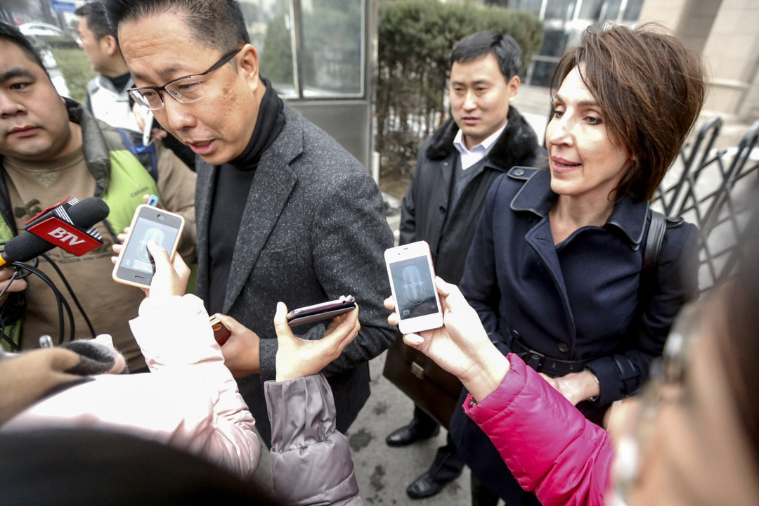 2014年2月13日,李阳与Kim Lee离婚财产纠纷案在北京市朝阳人民法院开庭。