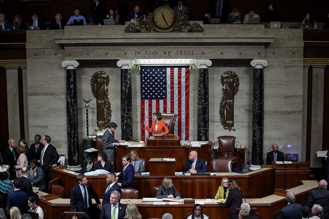 2019年10月31日,眾議院議長南希·佩洛西主持美國眾議院投票,正式通過對特朗普的彈劾調查程序。