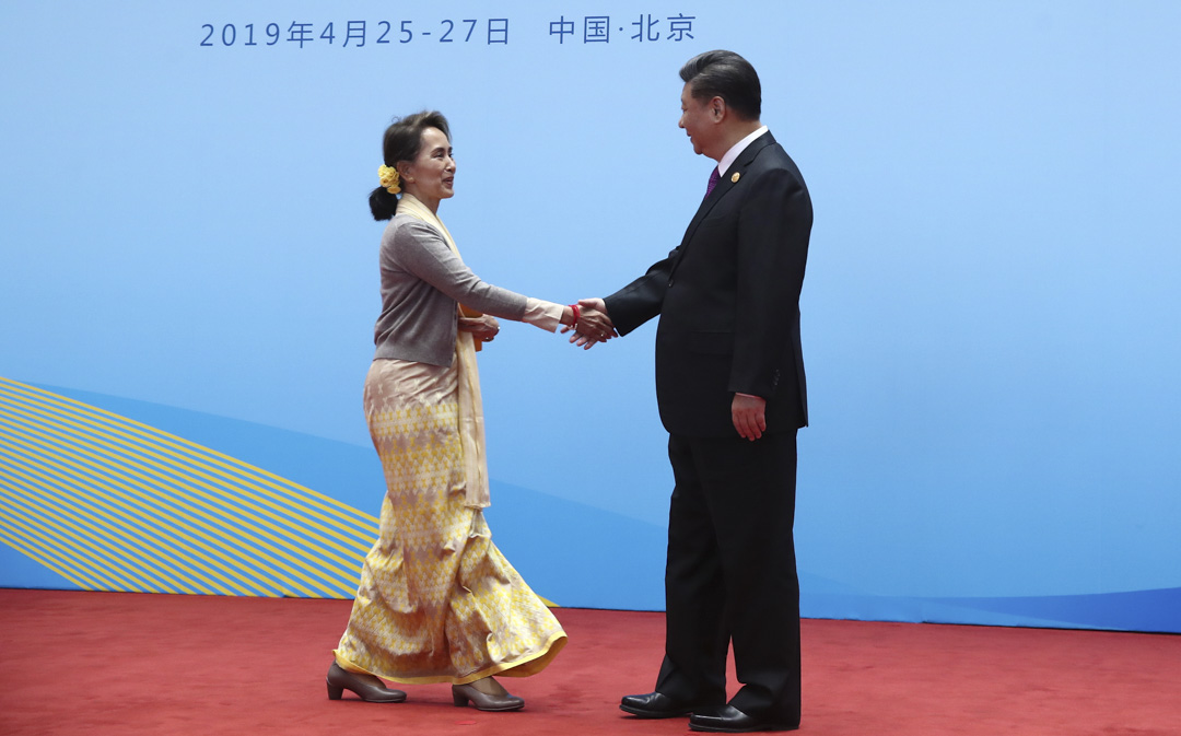 2019年4月27日:国家主席习近平在第二届“一带一路”论坛上欢迎昂山素季