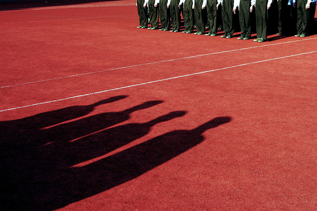 2006年9月16日中国湖北省武汉市,学生们在大学的军事训练期间。
