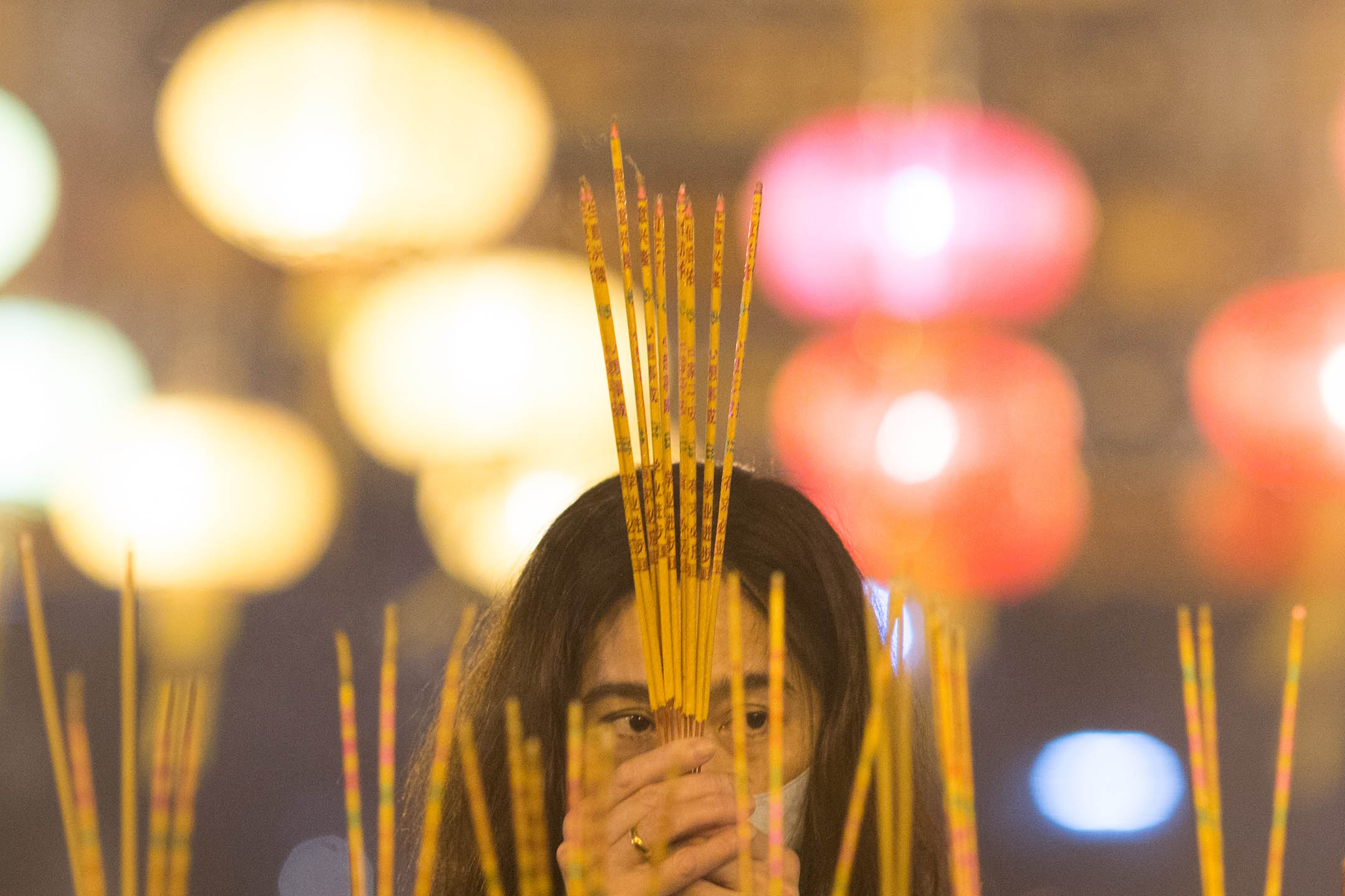2020年1月24日,市民到香港的黃大仙廟上頭柱香。