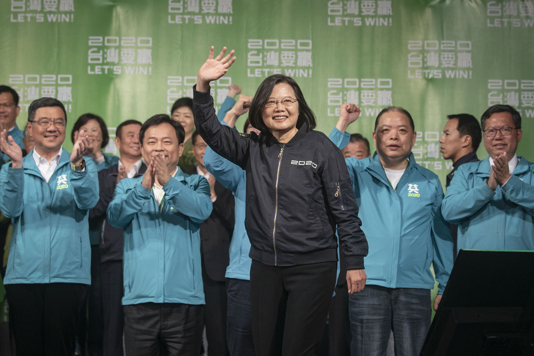 2020年1月11日,蔡英文在民進黨部召開國際記者會,自行宣布當選。
