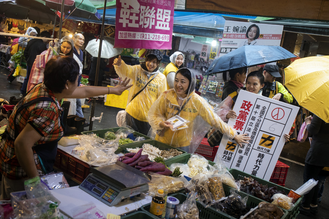 2019年12月18日,王婉諭在基隆掃街拜票。