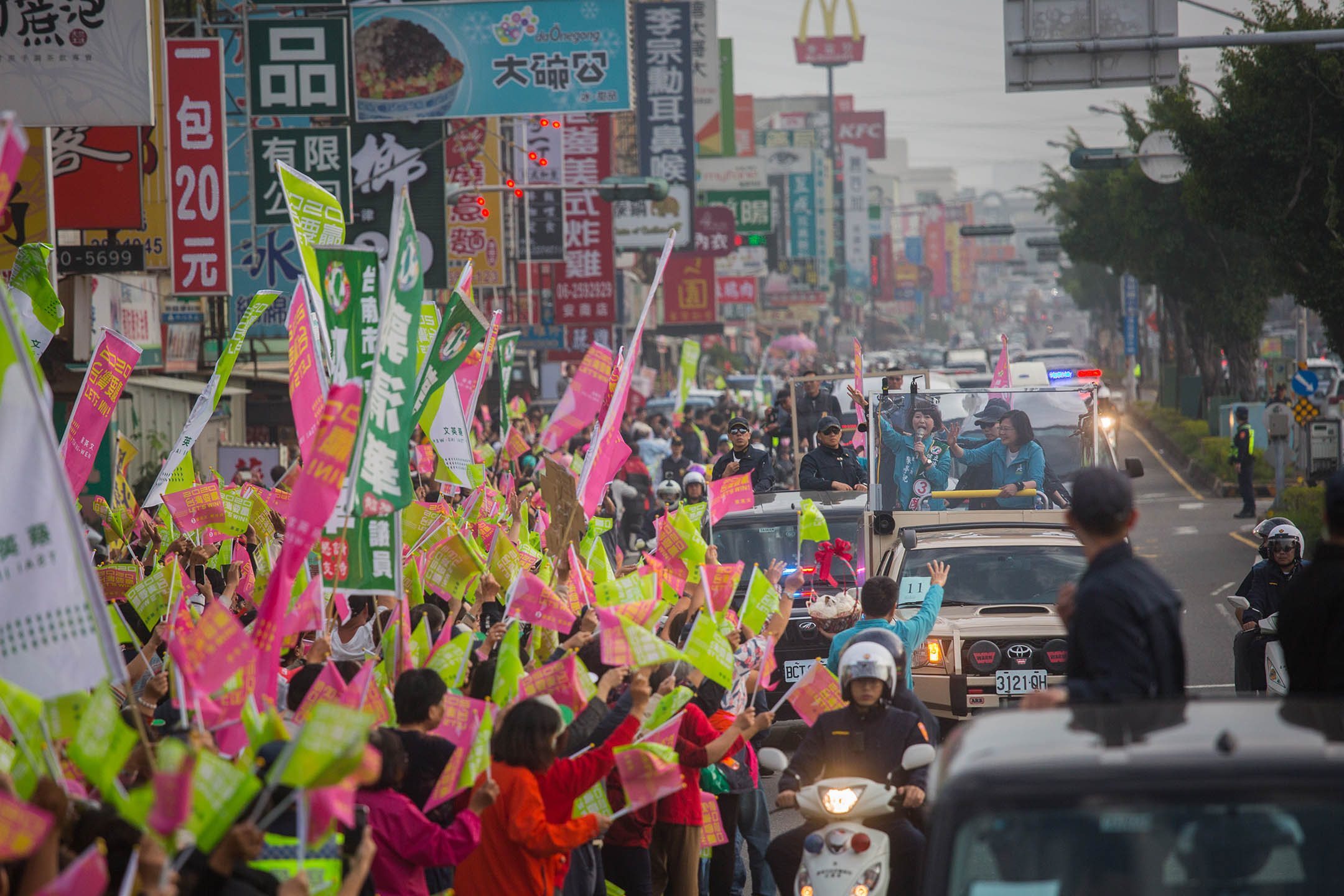 2020年1月6日，蔡英文於台南掃街拜票。