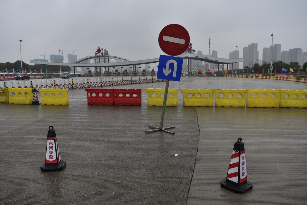 2020年1月25日,武漢市警方封鎖了其中一條道路,以限制人們離開。