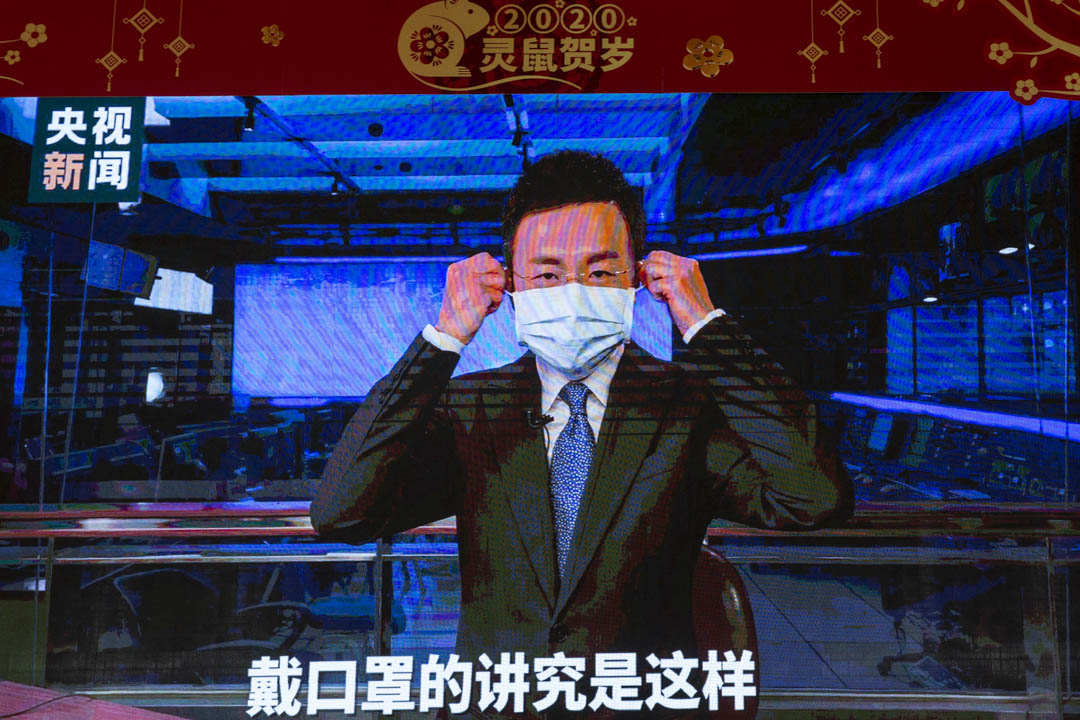 2020年1月25日,廣洲一個商場的電視上播放央視新聞片段。
