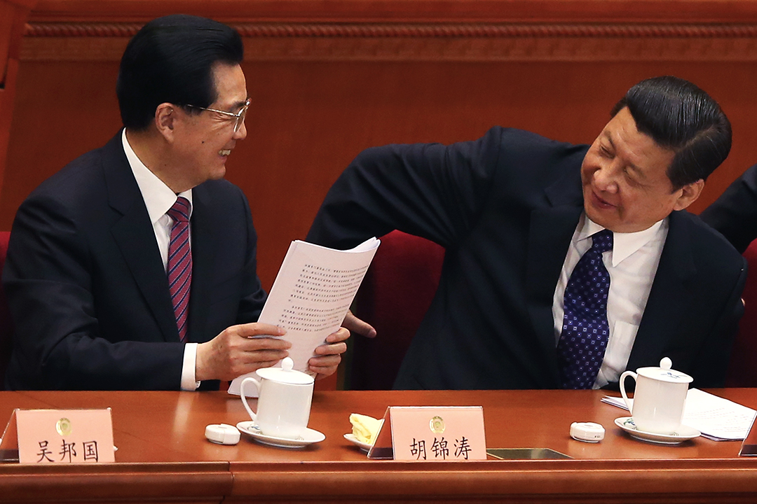 2013年3月3日,習近平與胡錦濤在政協會議上。