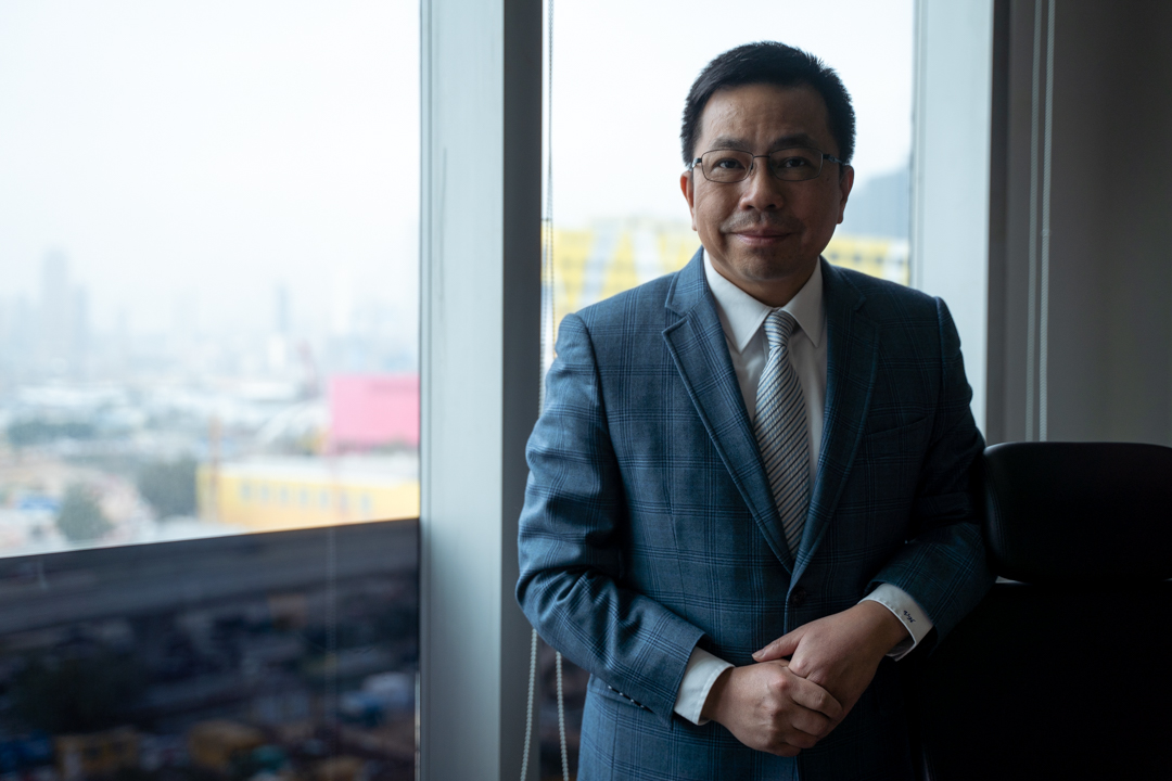 香港測量師學會建築測量組前主席何鉅業。
