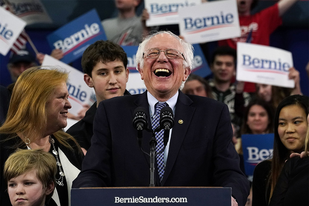 2020年2月11日,民主党总统候选人桑德斯(Bernie Sanders)在新罕布什尔州曼彻斯特的场馆发表讲话。