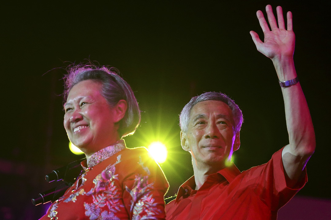 2020年1月31日,新加坡總理李顯龍和妻子何晶在新加坡的粧藝大遊行中。