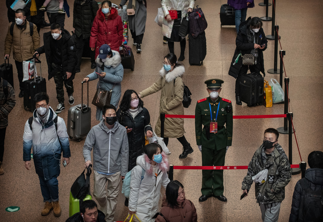 2020年1月23日,北京車站內不少人趕在春節前乘火車回鄉。