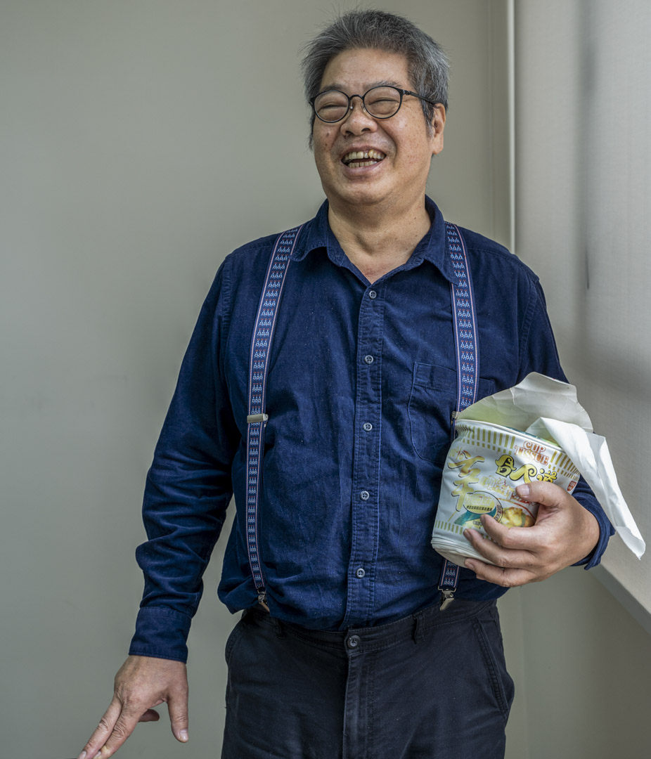 施永远是《头条新闻》的首代编导,后来当上监制,不时与批评者交锋。