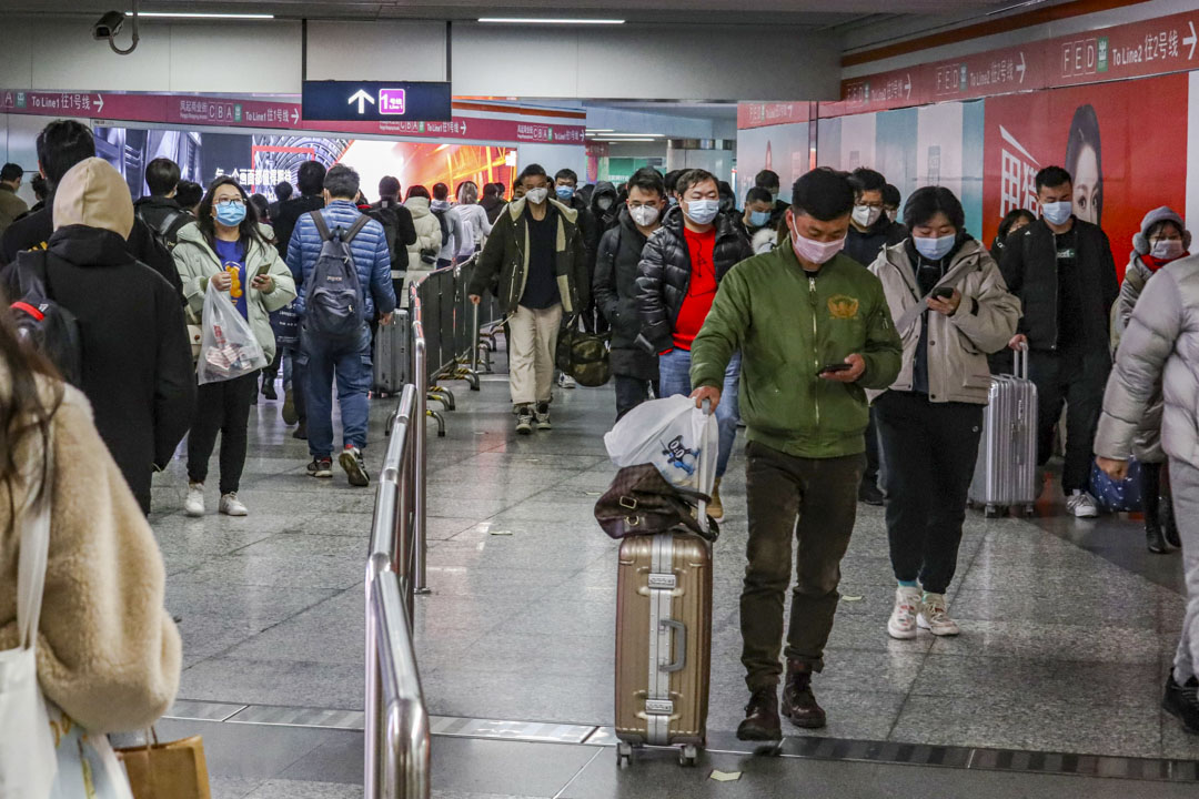 2020年3月2日，杭州地鐵客流明顯增加，市民都戴上口罩防疫。