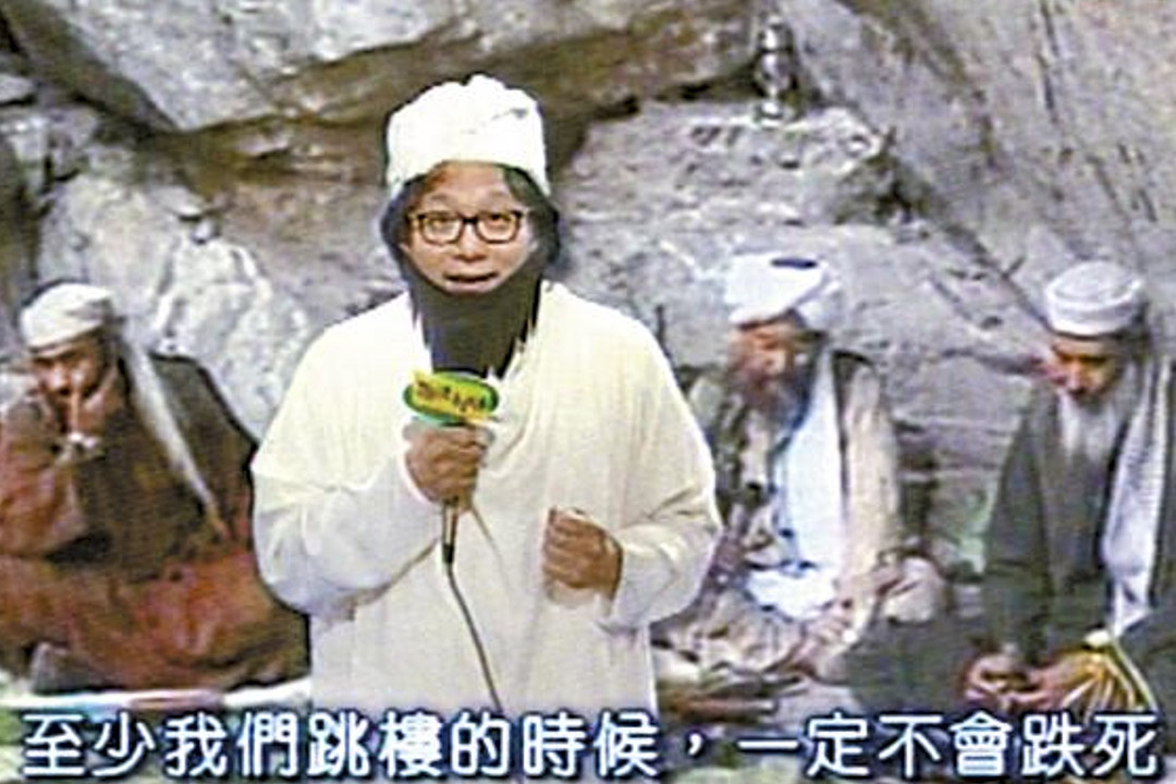 2001年《头条新闻》主持人林超荣模拟新闻报道,讲述“塔利班政权”发表施政报告,惹来极大争议。