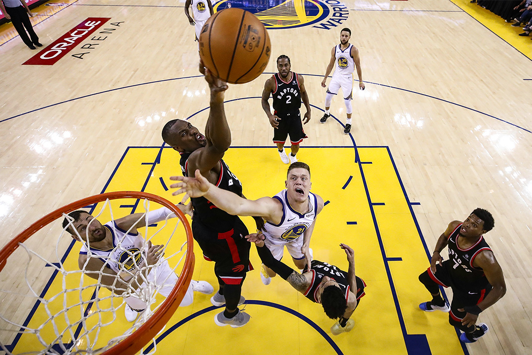 2019年6月5日加利福尼亚,金州勇士队在奥克兰举行的NBA总决赛第三场比赛对阵多伦多速龙队。