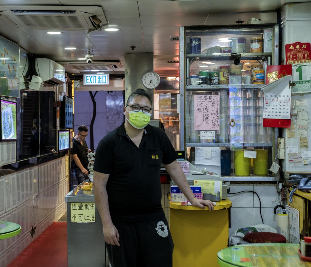尖沙咀新源茶餐廳廳老闆廖先生。