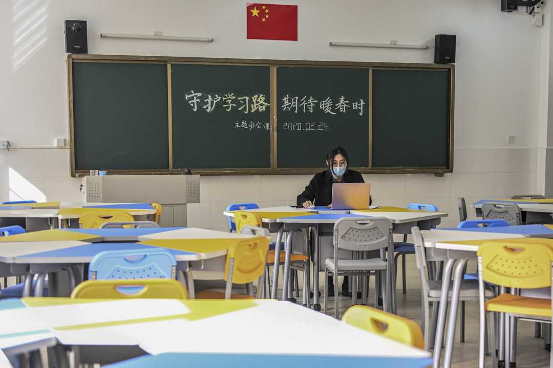 2020年2月24日,廣州一間學校的老師與學生進行網上授課。