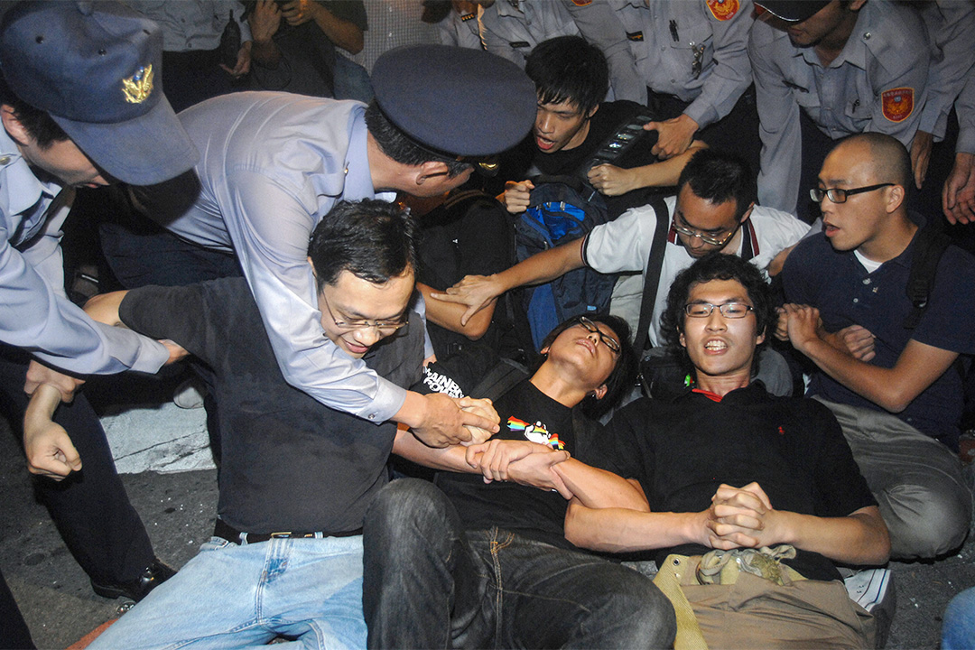 2008年11月7日,台灣大學生在行政院前靜坐,表達對陳雲林抵台期間警方執法和集會遊行限制的不滿。