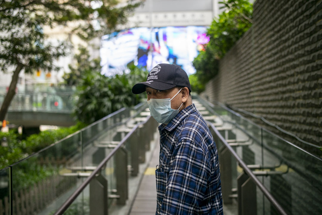从制衣变成送衣,阿来的工作随著香港产业转型而变化,疫情爆发前,他给自己想了一个更周全的“夕阳计划”:用一年的时间攒够5万元,到深圳再次开一家属于自己的洗衣店。