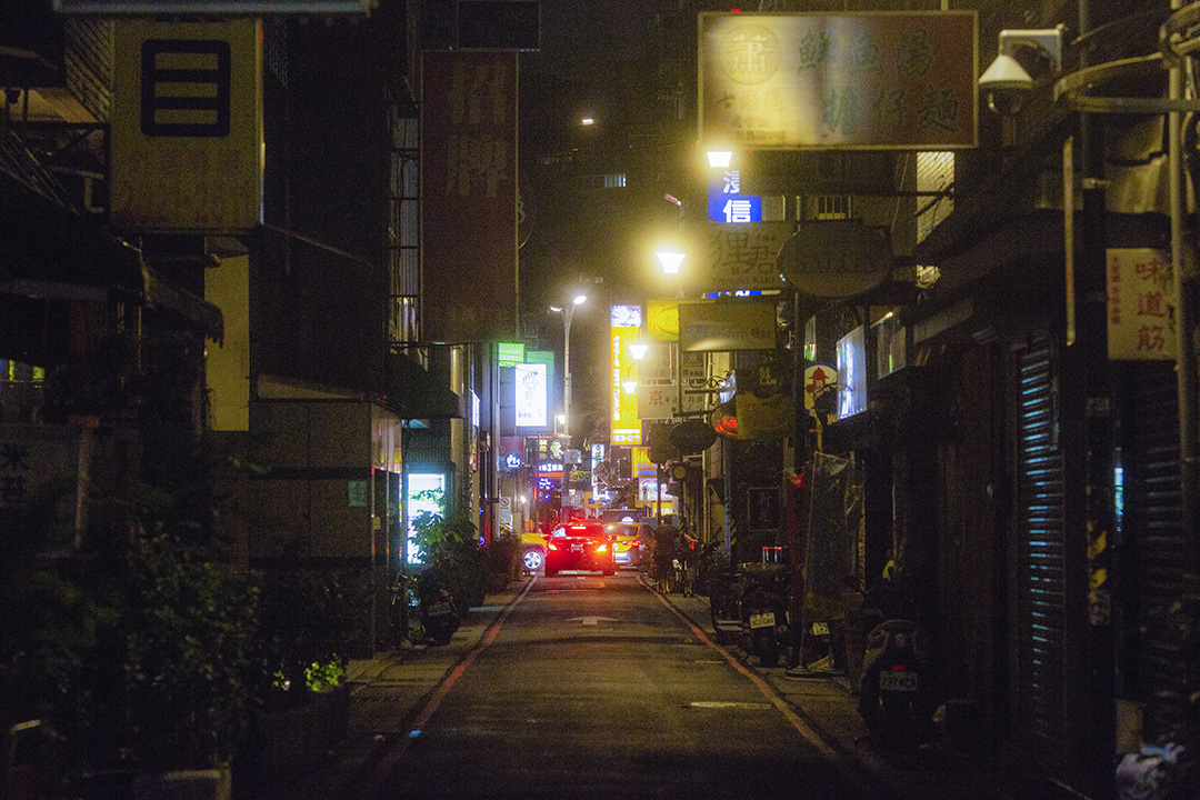2020年4月24日,林森北路一帶的店舗。