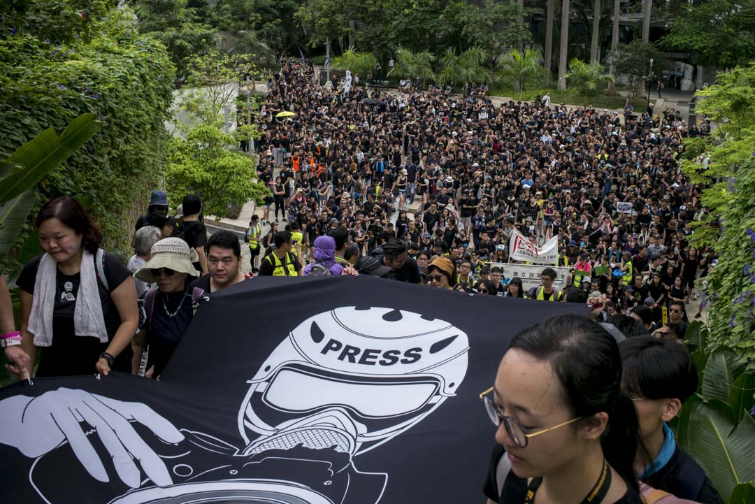 2019年7月14日,七個傳媒工會發起「停止警暴 捍衛新聞自由」新聞界靜默遊行,要求警方尊重新聞自由。