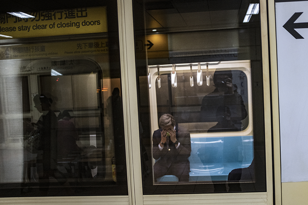 台北捷運內。