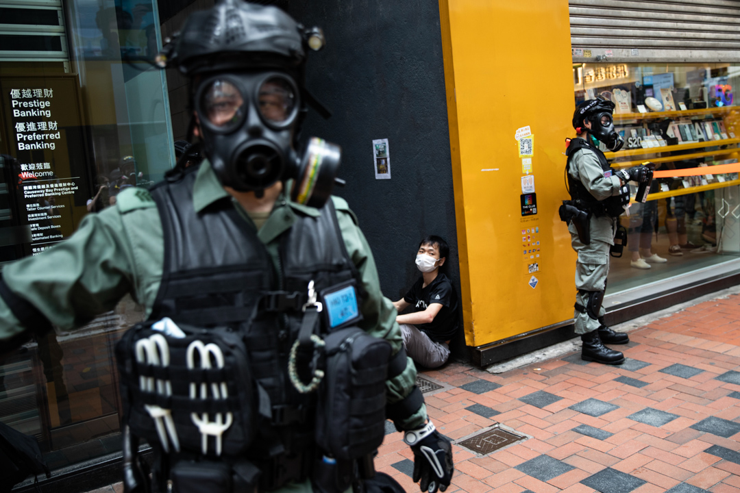 2020年5月24日,市民在香港岛一带发起反对国安法及国歌法游行,防暴警拘捕游行人士。