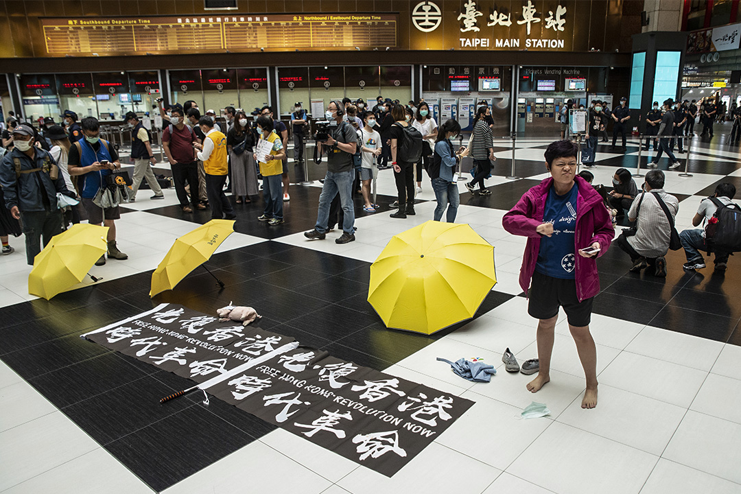 2020年5月23日,市民在台北车站大堂静坐。