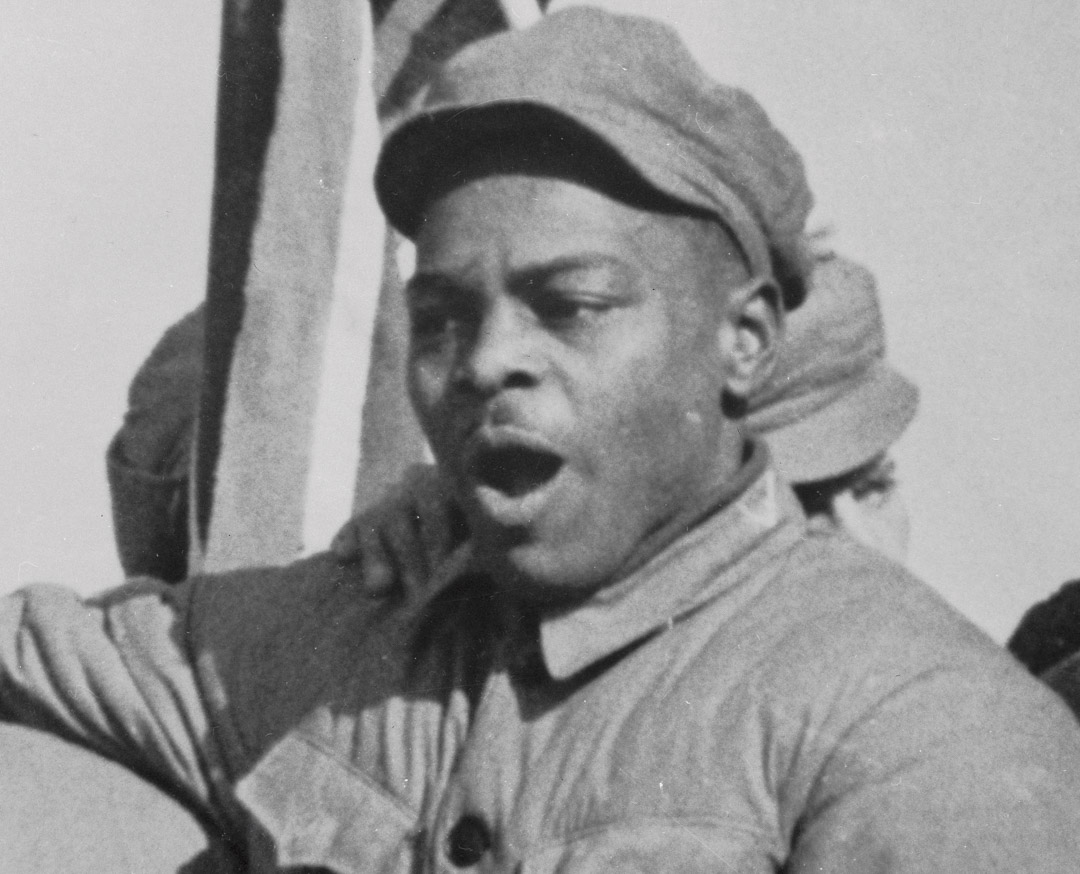 被中國志願軍俘虜的美軍老兵克拉倫斯·亞當斯（Clarence Adams）。